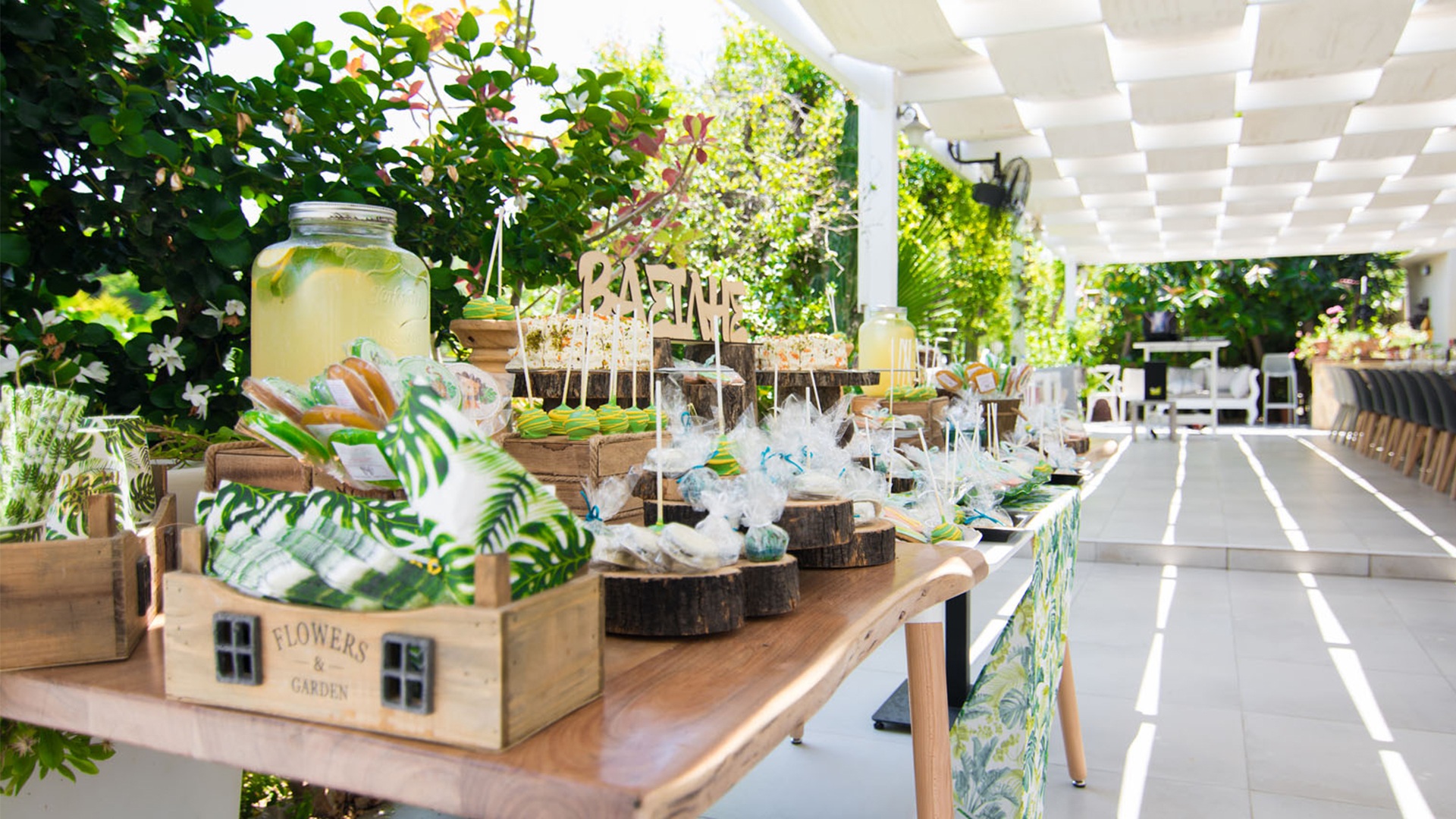 Planning the perfect surprise party on holiday