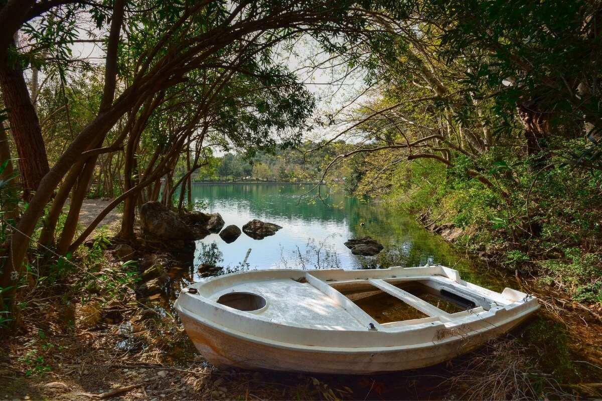 Περίπατος στην λίμνη Ζαρού