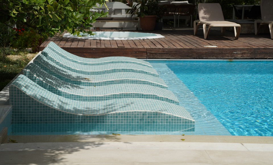 Who wouldn’t want to be on vacation in a hotel with pools and gardens during summer?