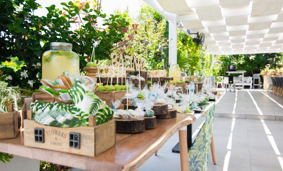 Planning the perfect surprise party on holiday